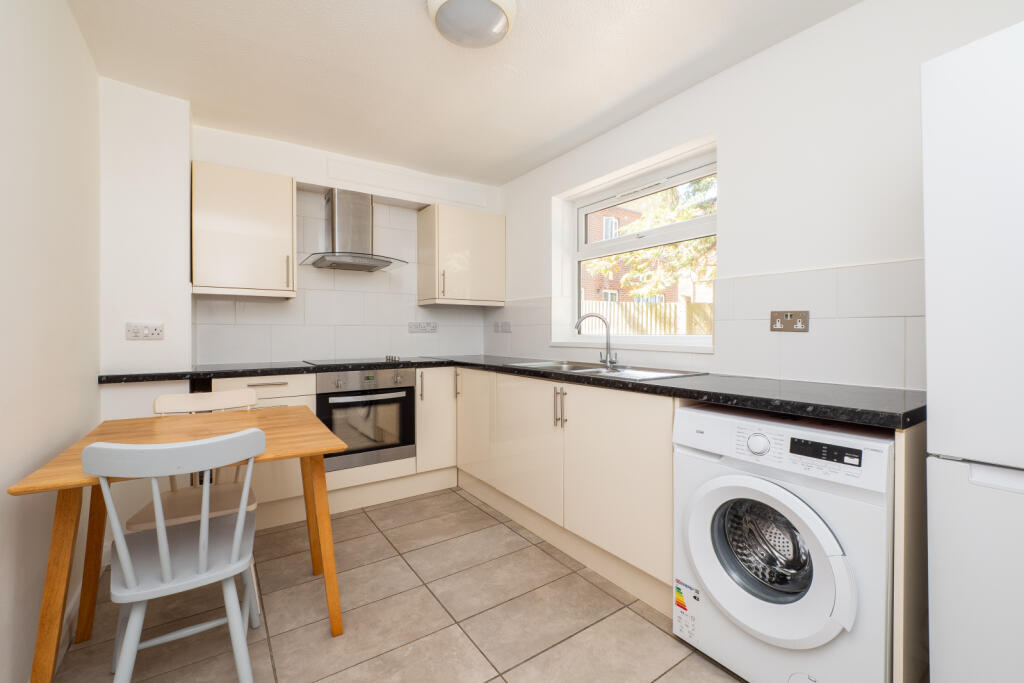 Apartment in Sutton - View 3