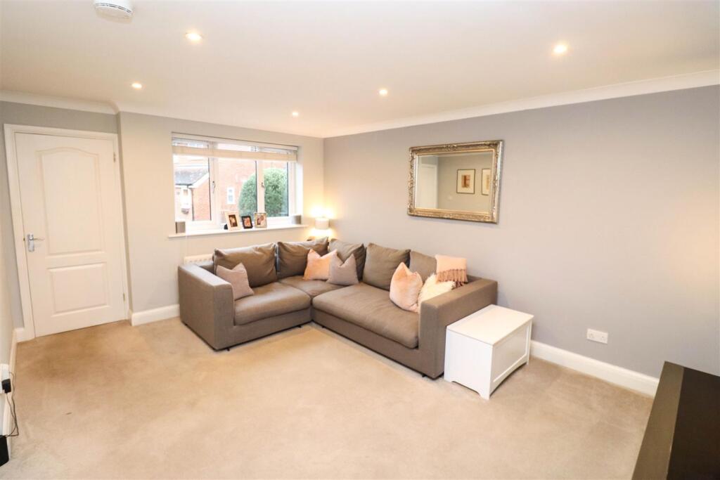 Hunnels Close, Church Crookham, Fleet - View 6