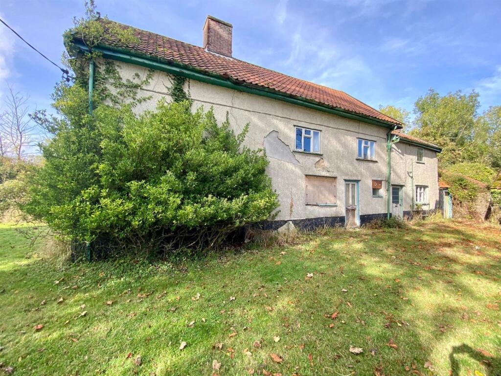 Main image of property: Long Row, Tibenham