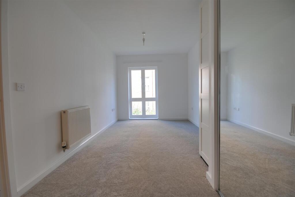 Apartment in Watford - View 3