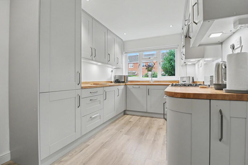 Tees Farm Road, Colden Common, SO21 photo 2