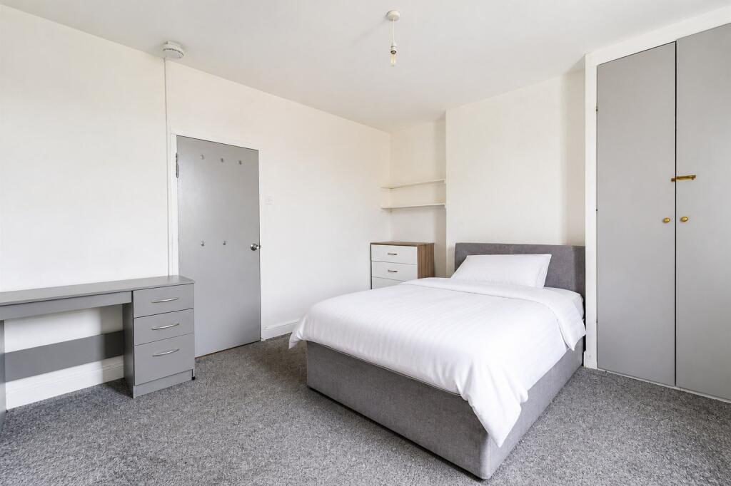 6 bedroom house for rent