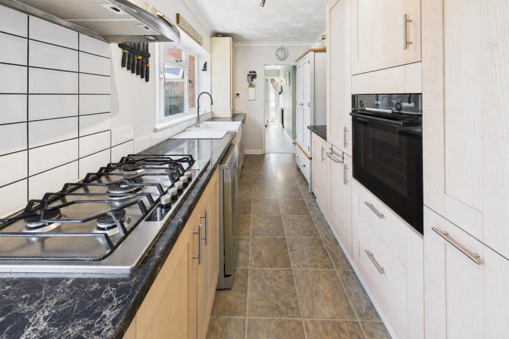 House in Southampton, Regents Park - More