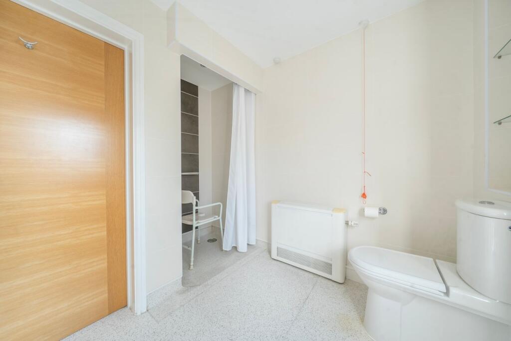 Apartment in Coventry - More