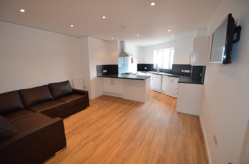 Apartment in Plymouth - View 2