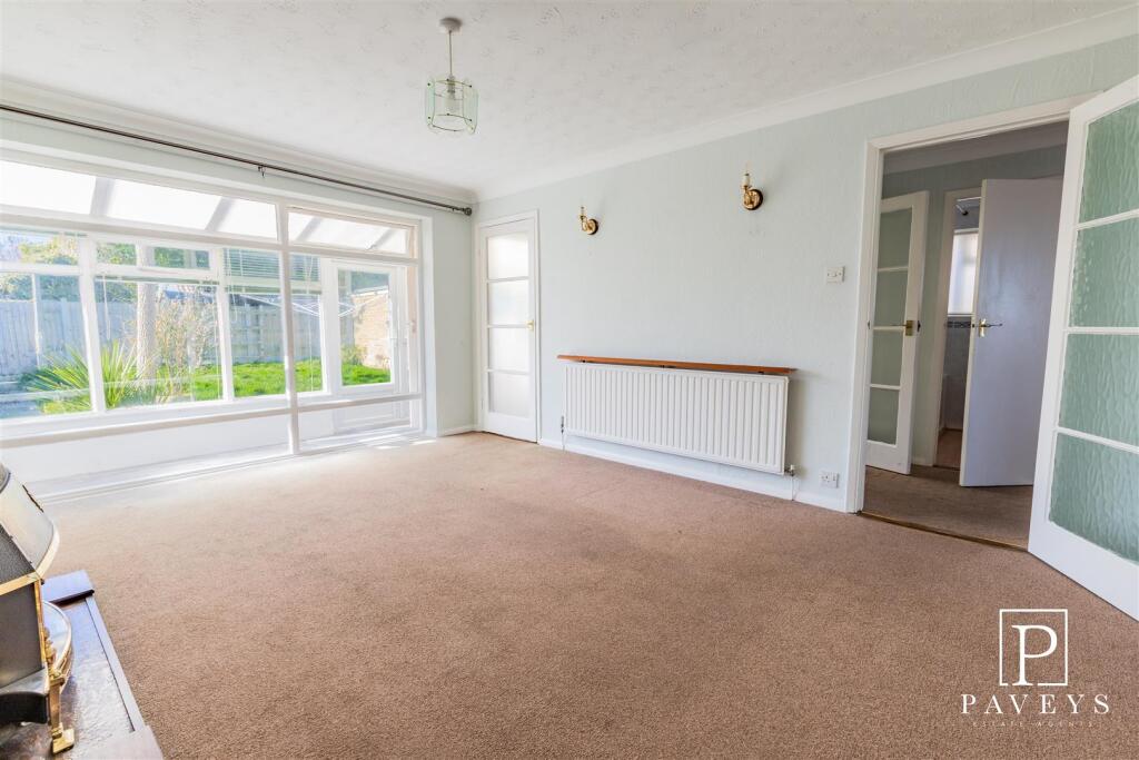 Sycamore Way, Kirby Cross, Frinton-On-Sea photo 4