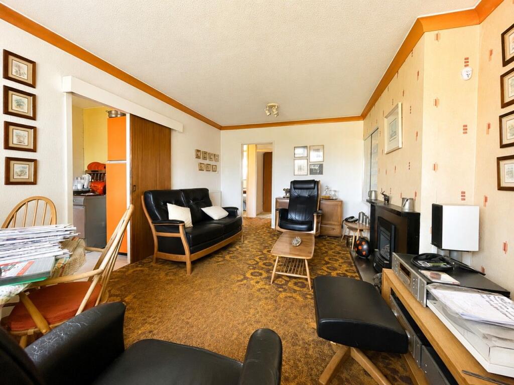 House in Kirkcaldy, Perth and Kinross - View 4