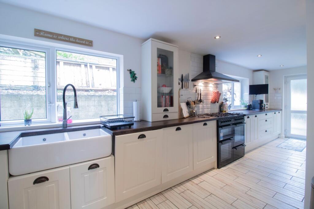 House in Blackwood, Woodfieldside, Penmaen - View 3