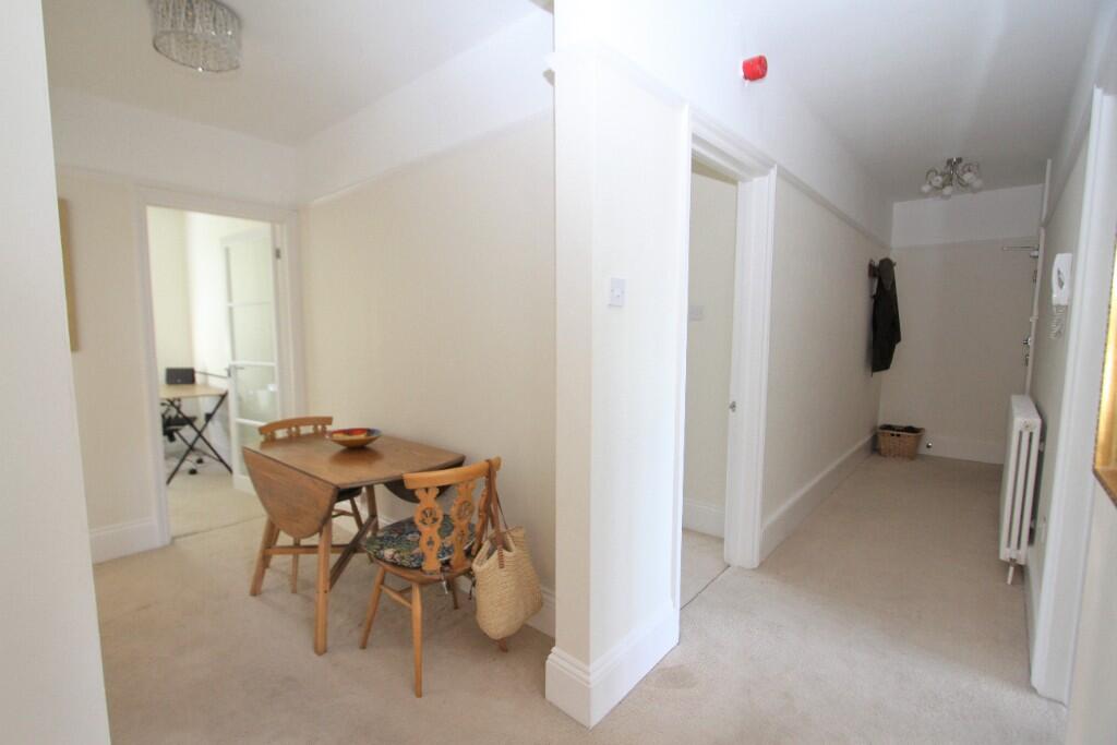 Apartment in Eastbourne, East Sussex - View 4