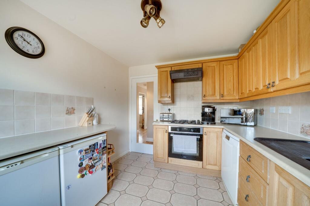 3, Gooch Close, Telford, TF7 photo 3