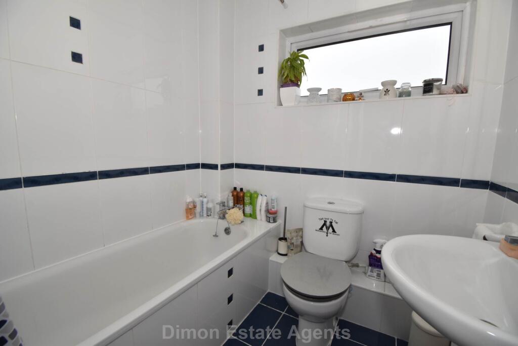 Whitecliffe Court, Gale Moor Avenue, Gosport photo 4