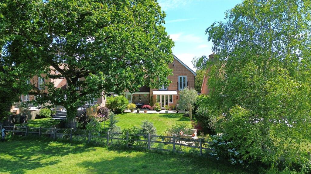 House in Surrey Heath, Mytchett - View 2