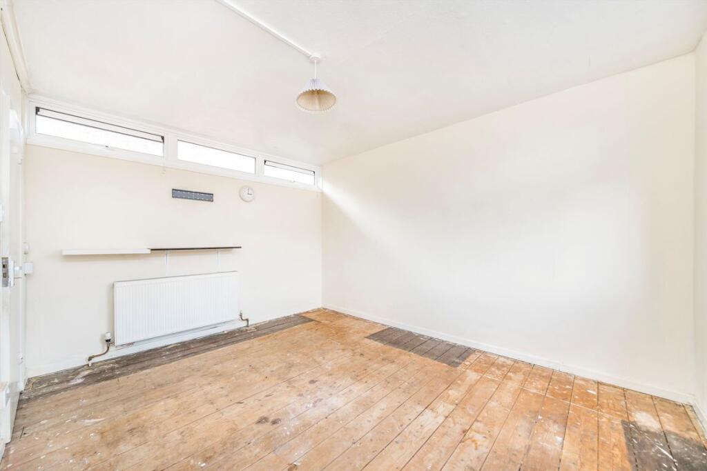 Apartment in London, Tappesfield Estate, Nunhead - View 5