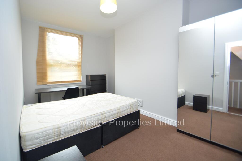 6 bedroom terraced house for rent