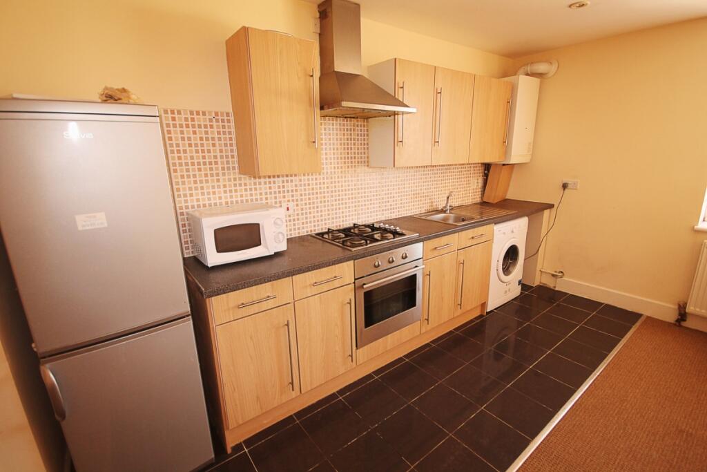 Apartment in Ilford - View 4