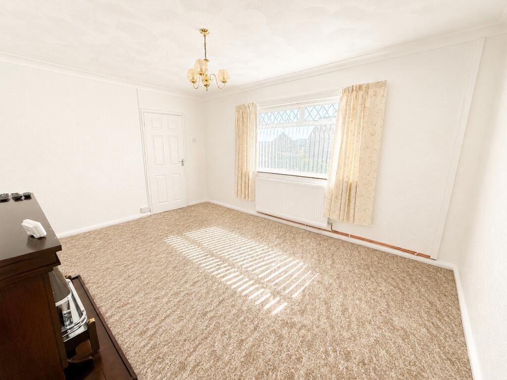 House in Pontllanfraith, Caerphilly - More
