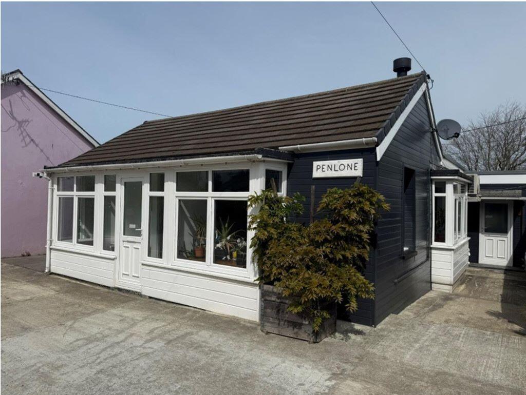 2-bed bungalow on Penlone, Glanwern, Borth, Dyfed, SY24 5LT, £200,000
