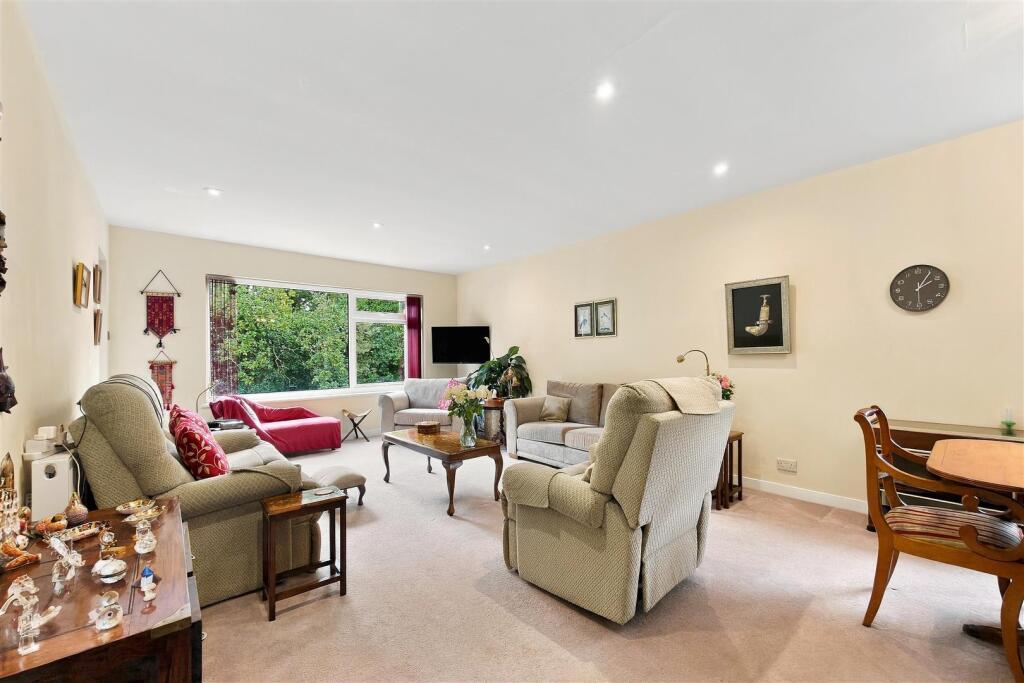Bradgate Road, Altrincham photo 2