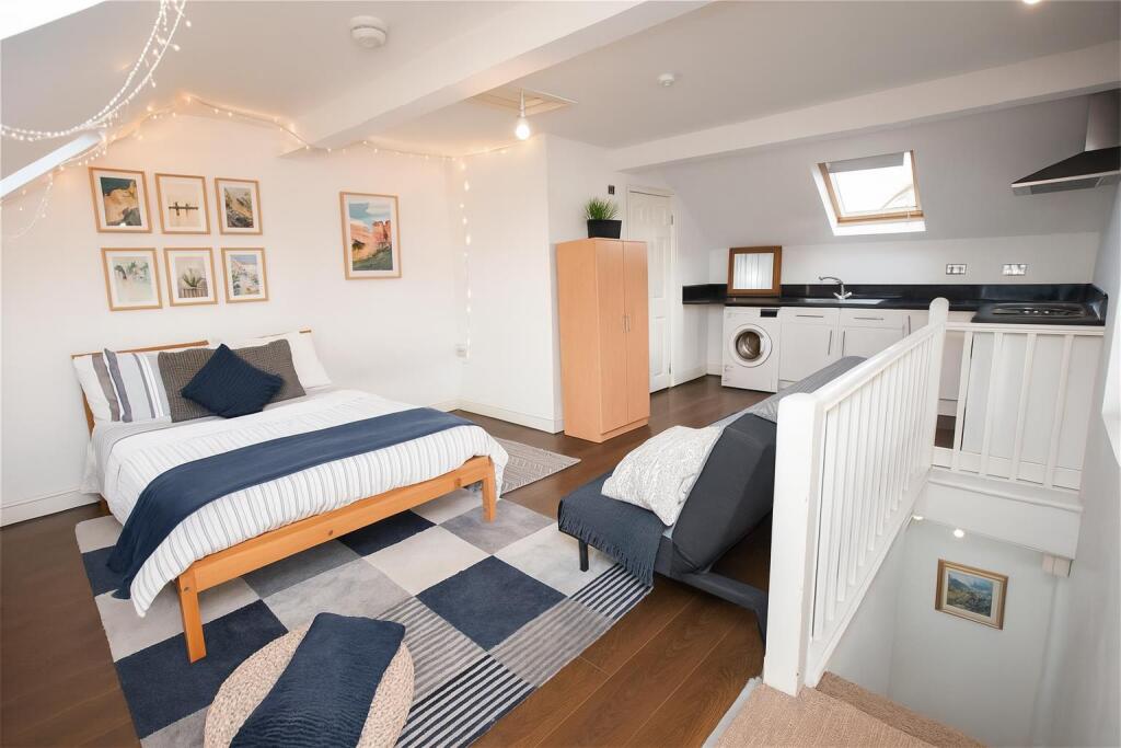 Main image of property: Fosse Road South, Leicester, LE3
