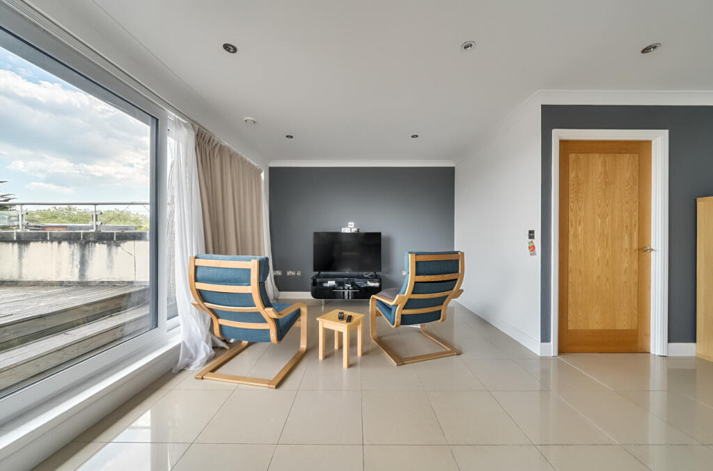 Apartment in Southampton - View 3