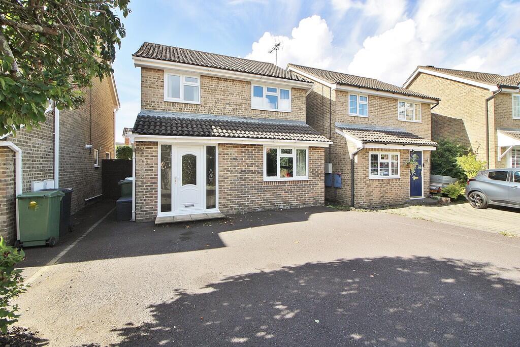 3-bed detached on The Orchard, Denmead, £425,000
