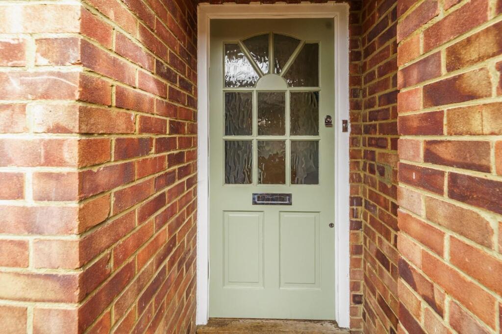 Apartment in Epsom and Ewell, Stoneleigh - View 4