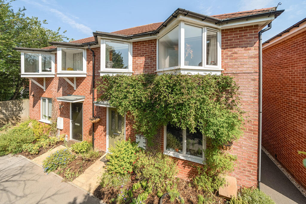 4-bed semi-detached on Firecracker Drive, Southampton, SO31, £360,000