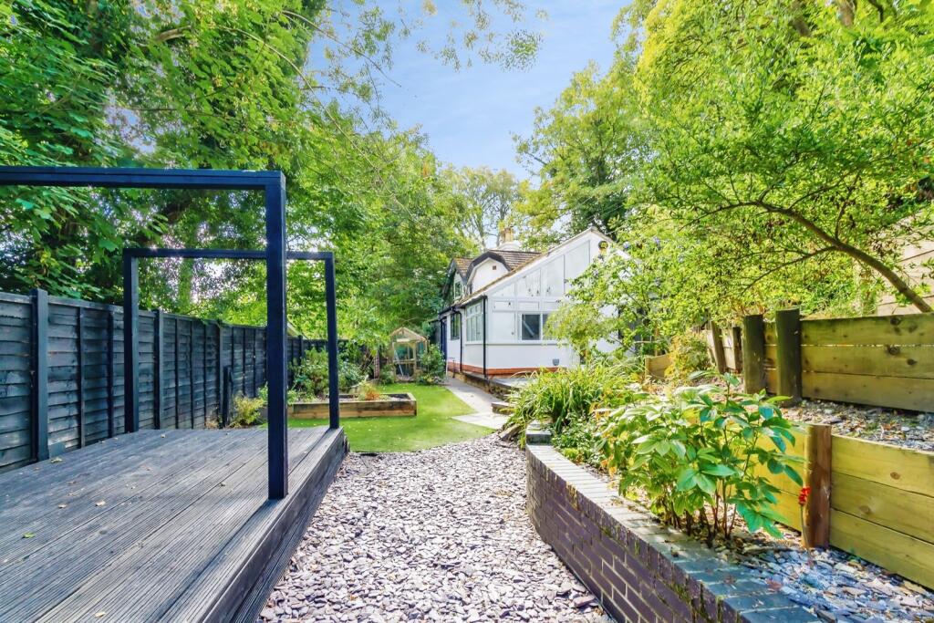 House in Croydon - View 3