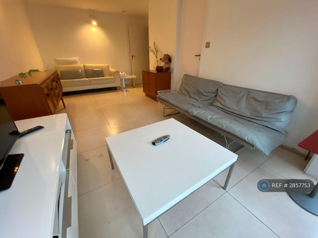 1 bedroom house share for rent