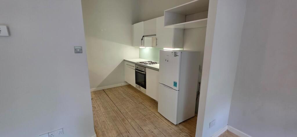Apartment in Leeds, Moor End, Farnley - View 5