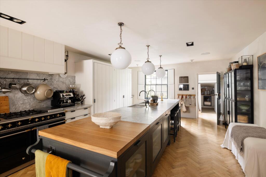 House in London, Angel, Highbury - View 2