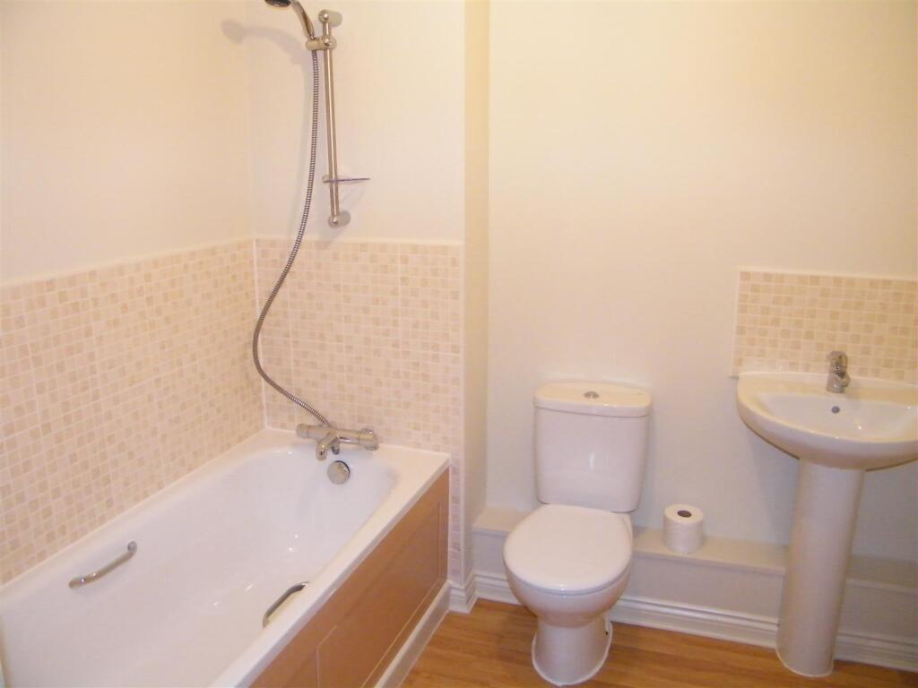 Apartment in Warrington, Bank Quay, Bewsey - More