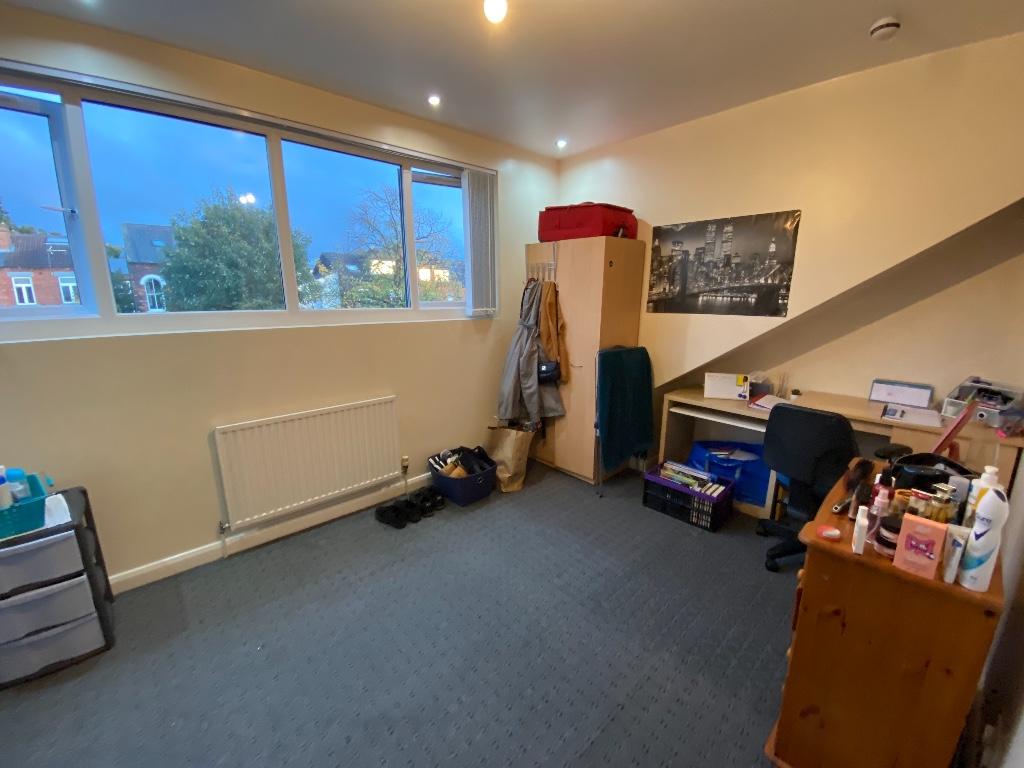 6 bedroom terraced house for rent