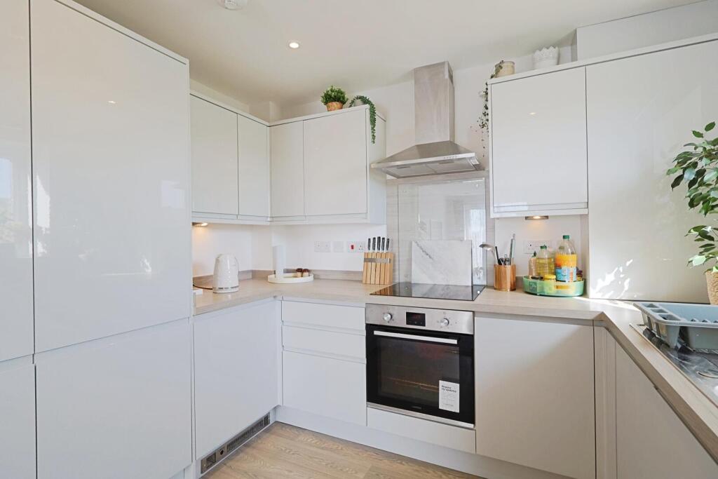 Upton Road, Creekmoor, Poole photo 5