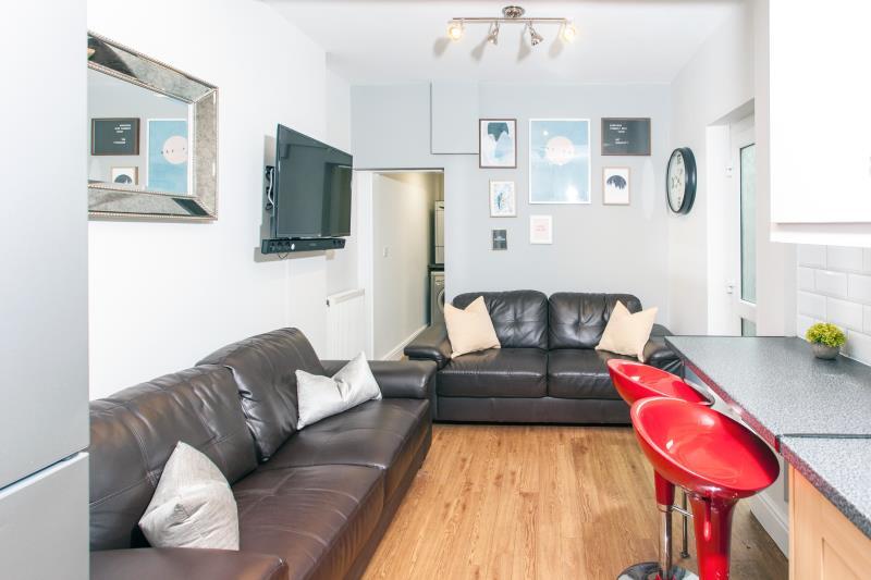 Main image of property: Inverness Place, Cardiff, CF24