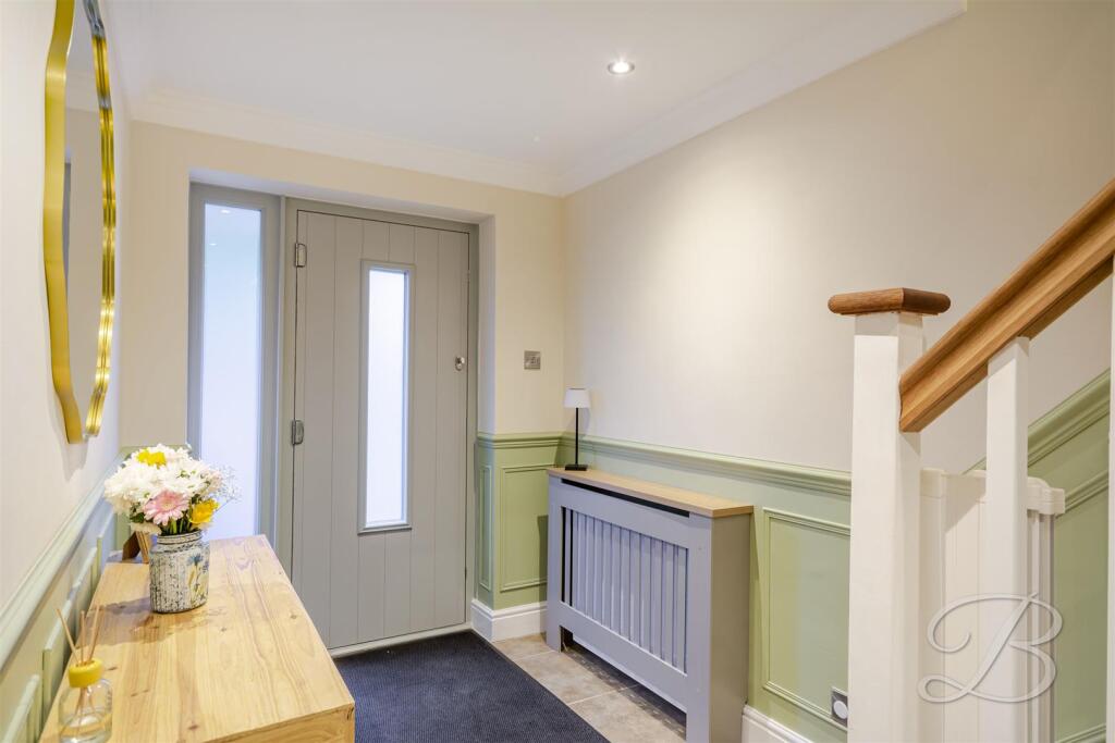 Pine Close, Rainworth, Mansfield photo 4
