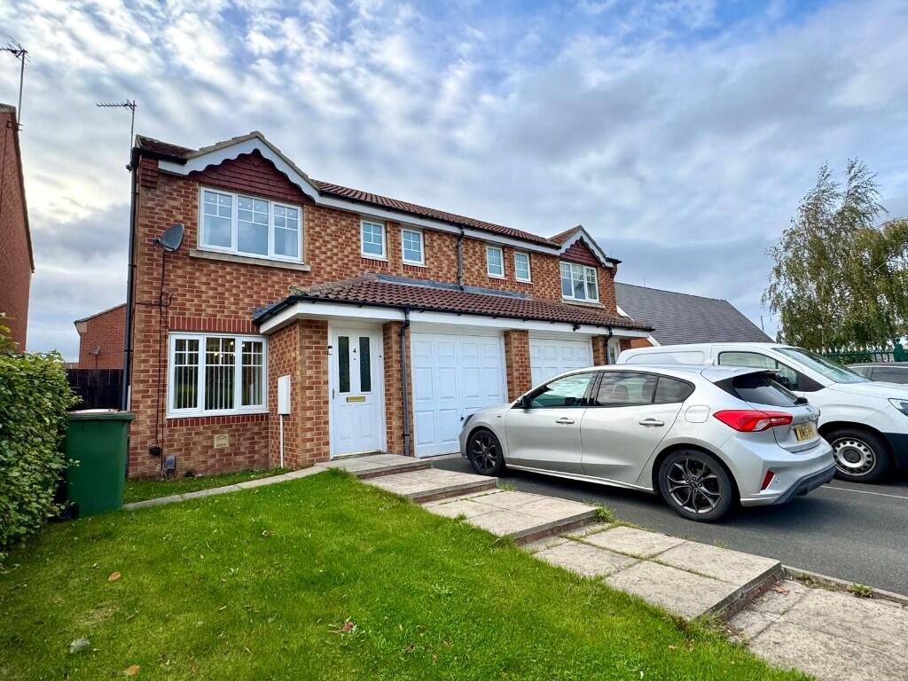 3-bed semi-detached on Low Farm Drive, Redcar, North Yorkshire, TS10, £165,000