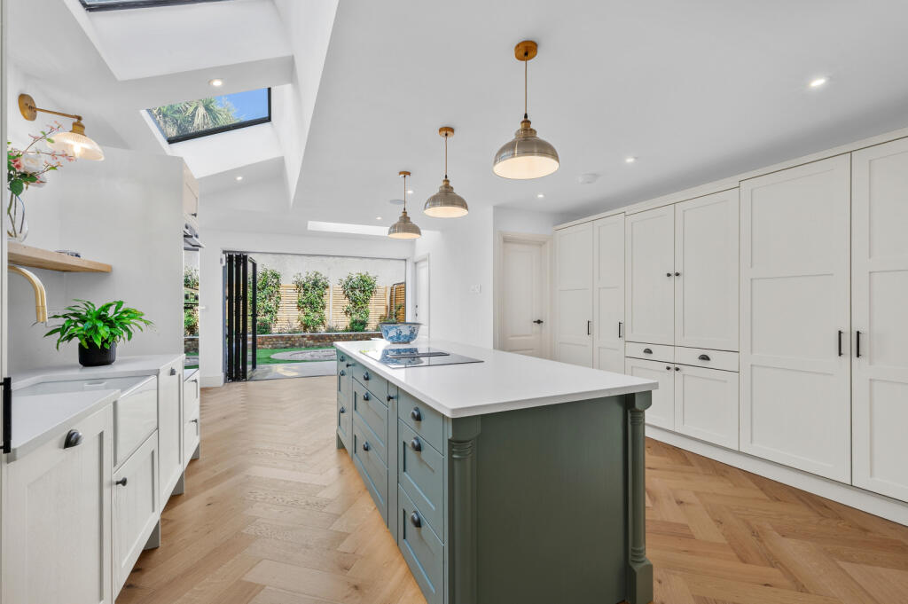 House in London - View 2
