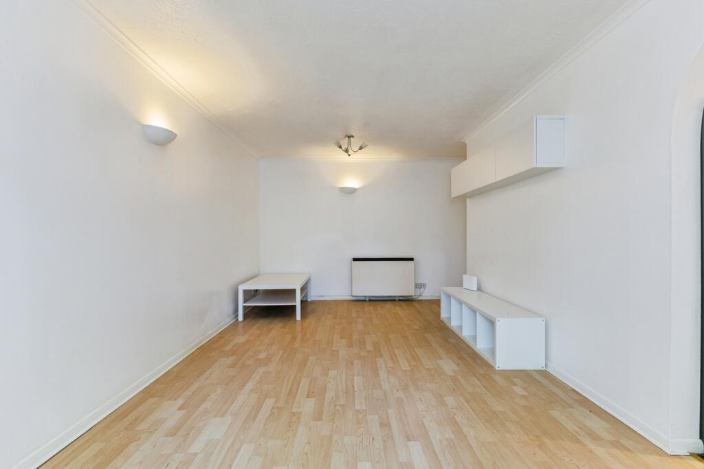 Apartment in Sutton - View 5