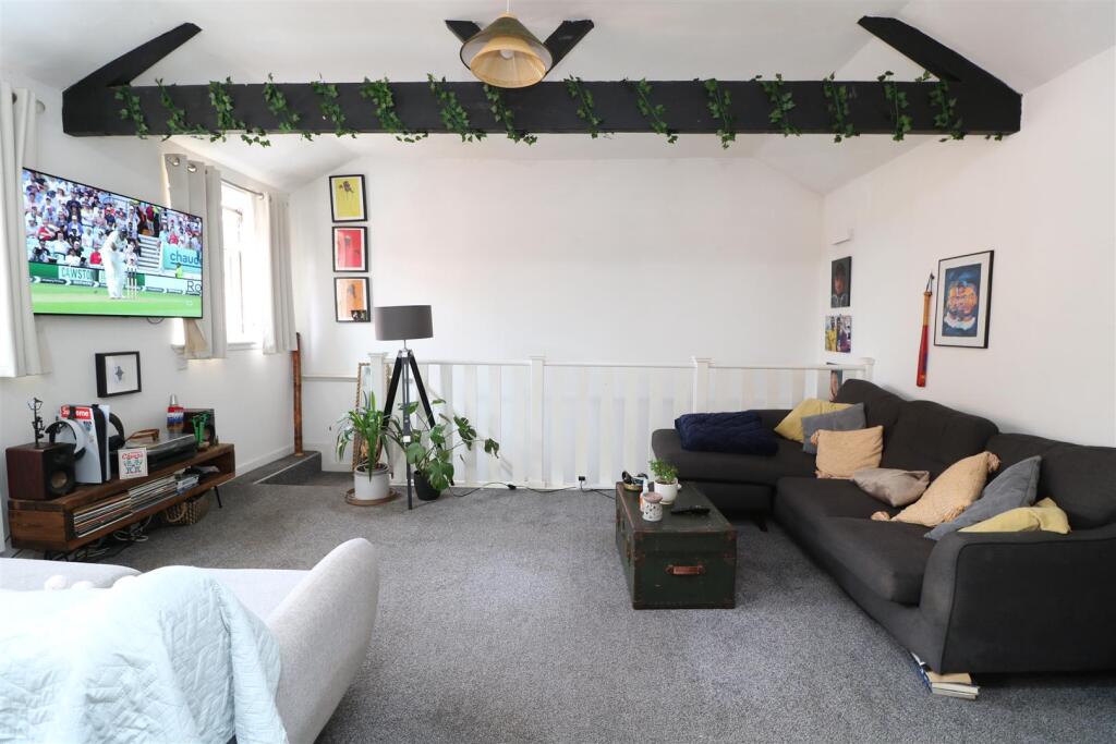 Roundstone Court, Trowbridge photo 4