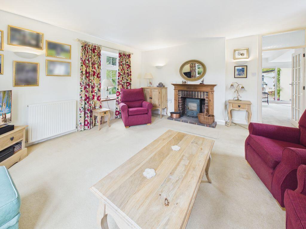 House in Tandridge, Chaldon - More