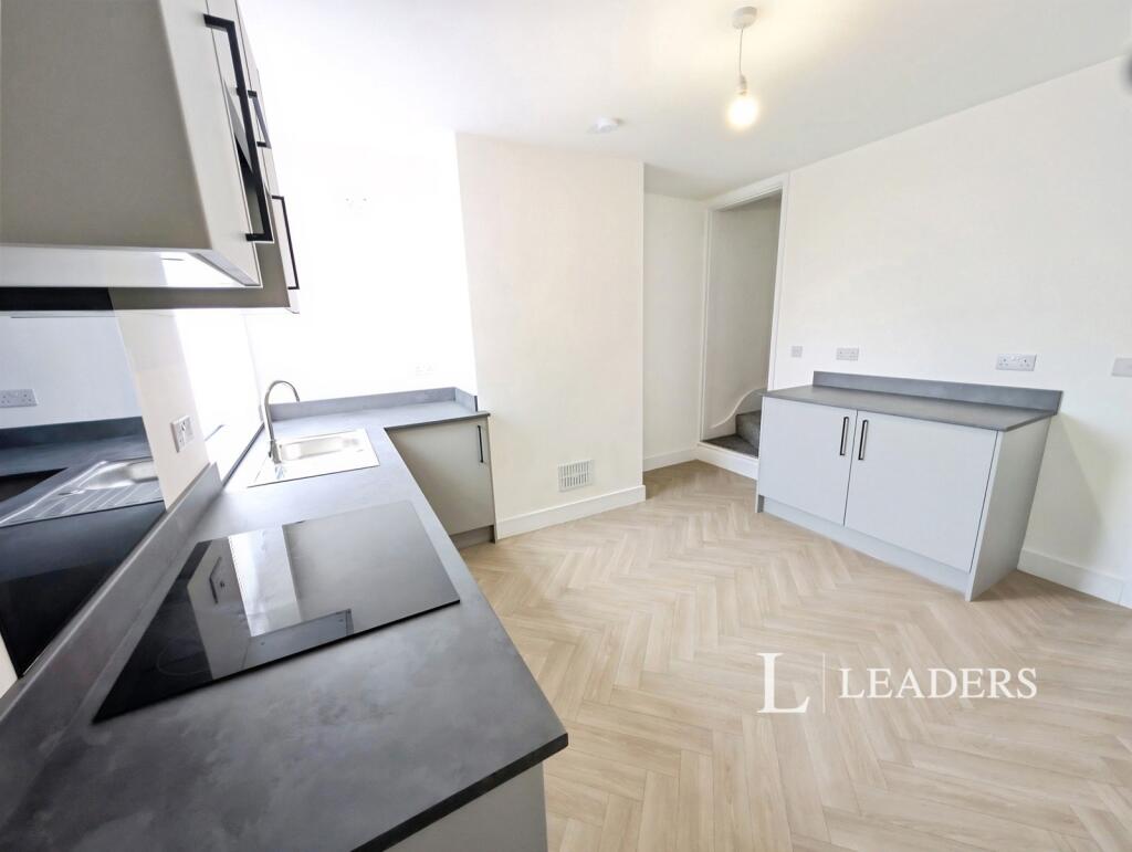House in Mansfield, Nottinghamshire - More