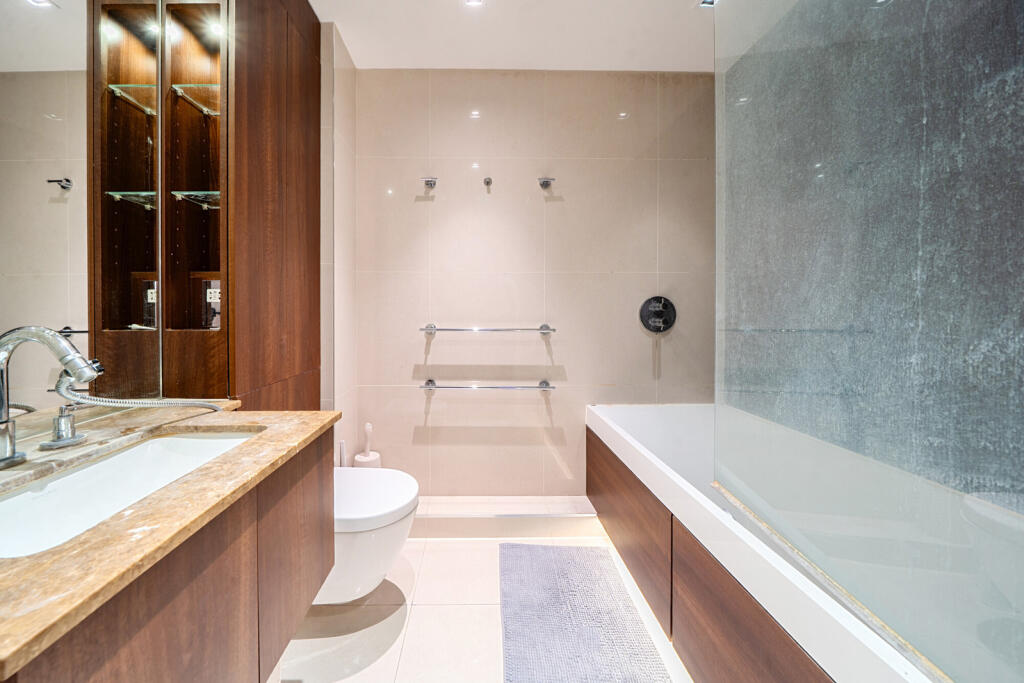 Apartment in London - View 5