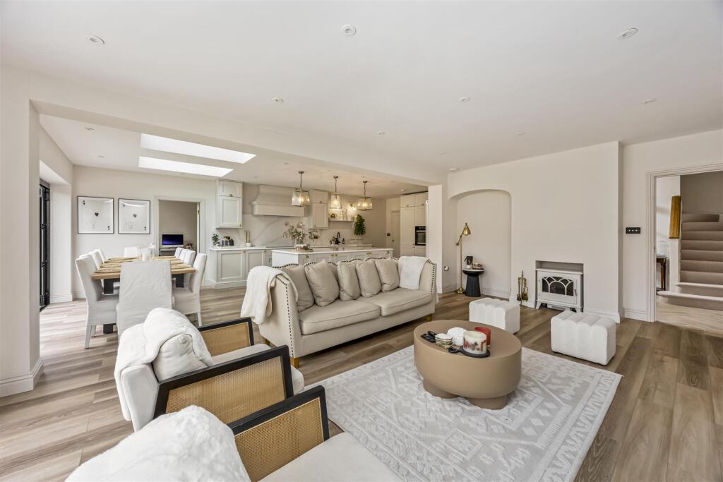 House in Worthing, West Sussex - View 2