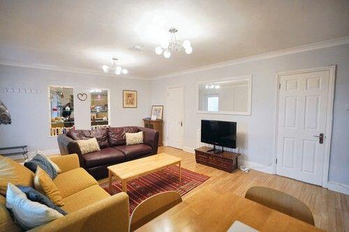 2-bed flat on Castle Walk, Lower Street, Stansted, £185,000