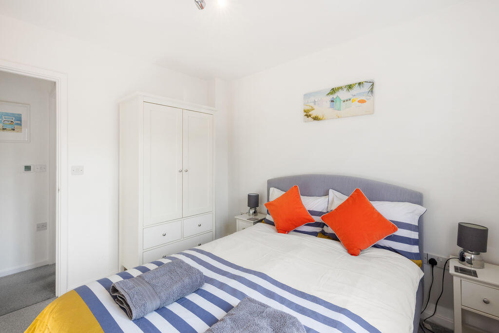House in Cotswold, South Cerney - More