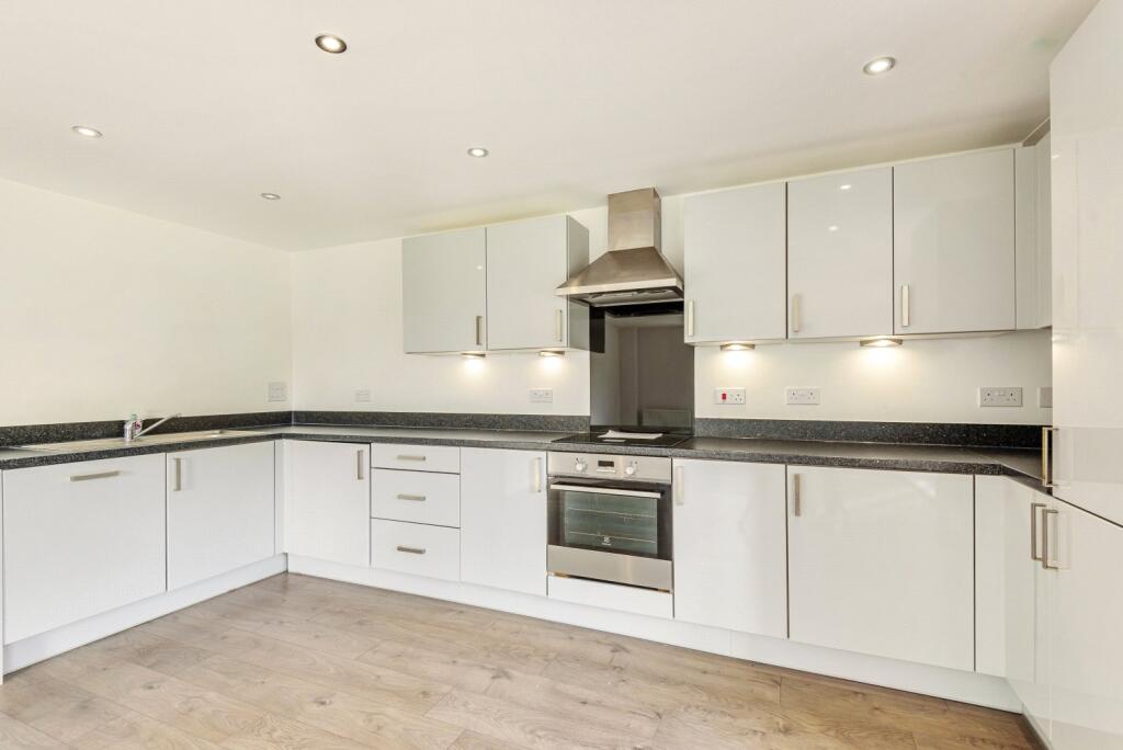 Apartment in Dartford, Castle Hill, Ebbsfleet Valley - View 2