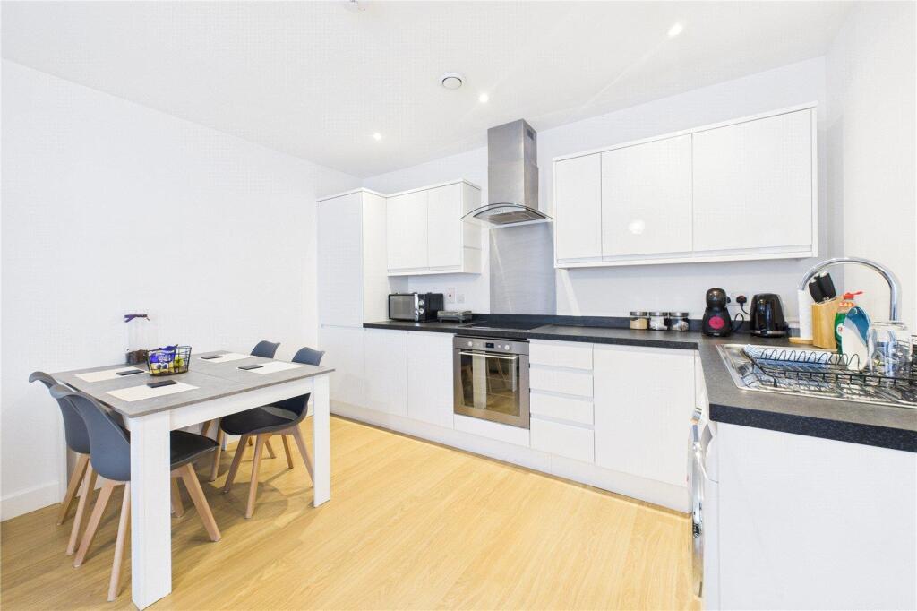 Apartment in Redhill - More