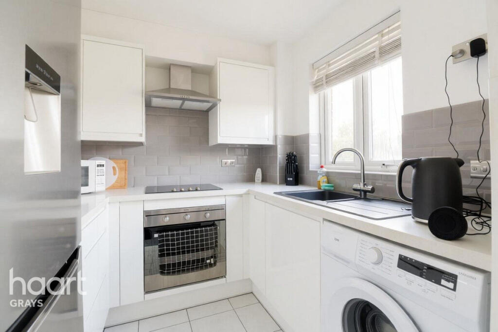 Apartment in Purfleet-on-Thames, Essex - View 4