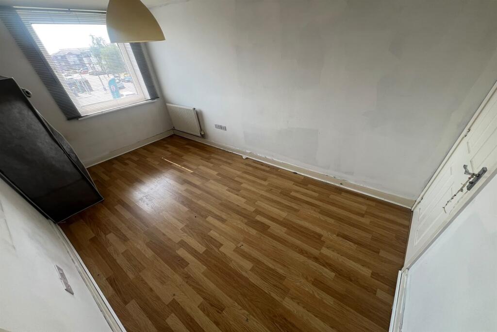Apartment in Southend-on-Sea - View 5